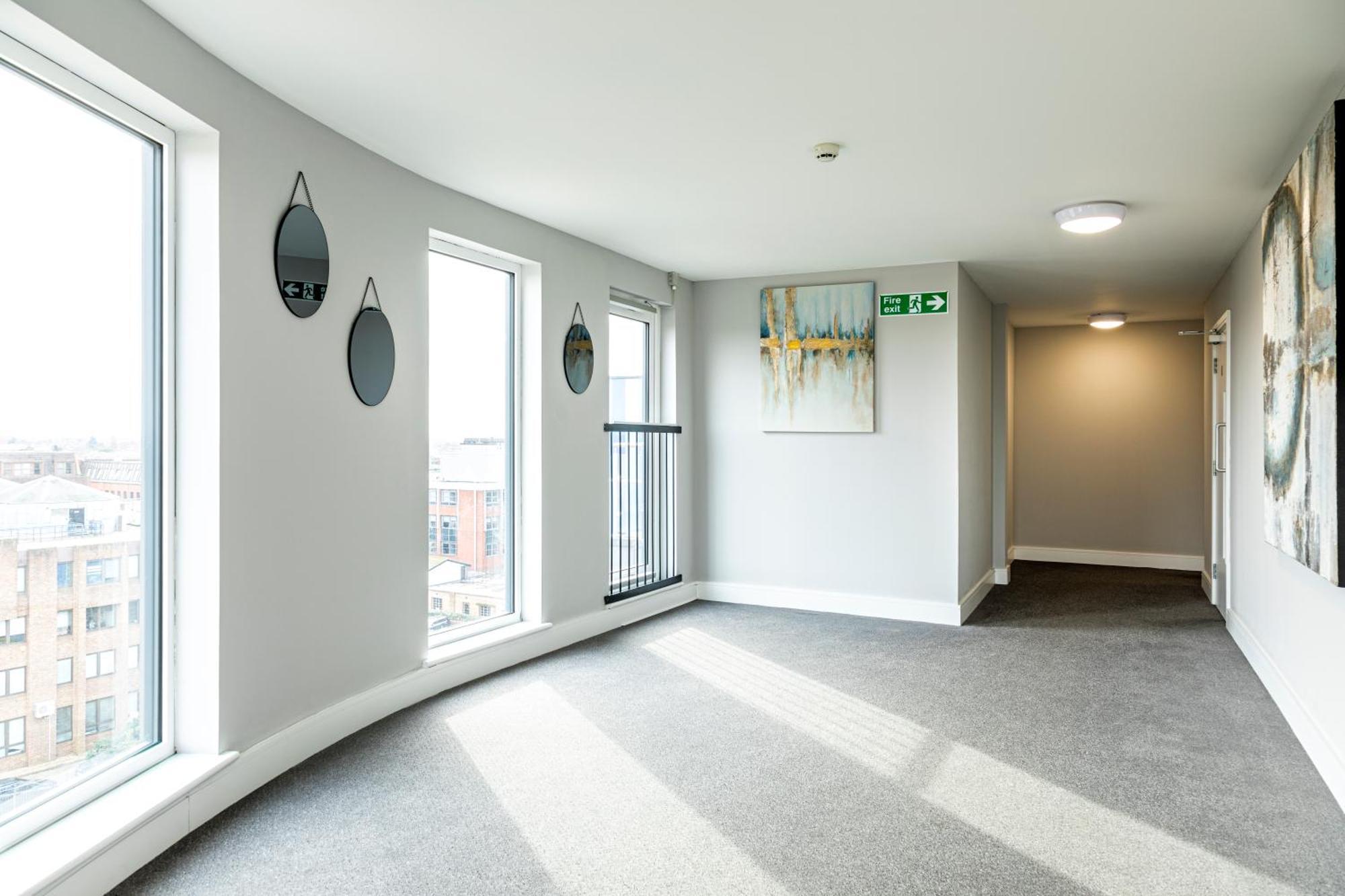 Attractive 2 Bedroom Penthouse With Free Parking Romford Exterior foto