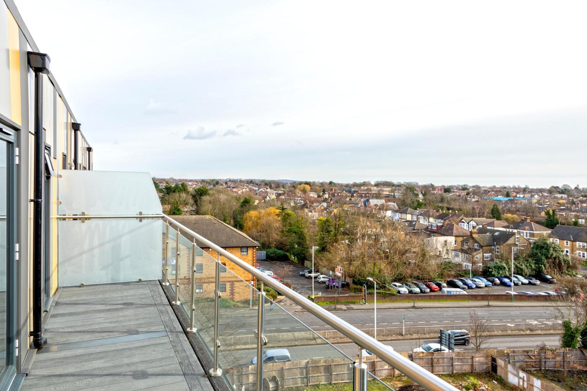 Attractive 2 Bedroom Penthouse With Free Parking Romford Exterior foto